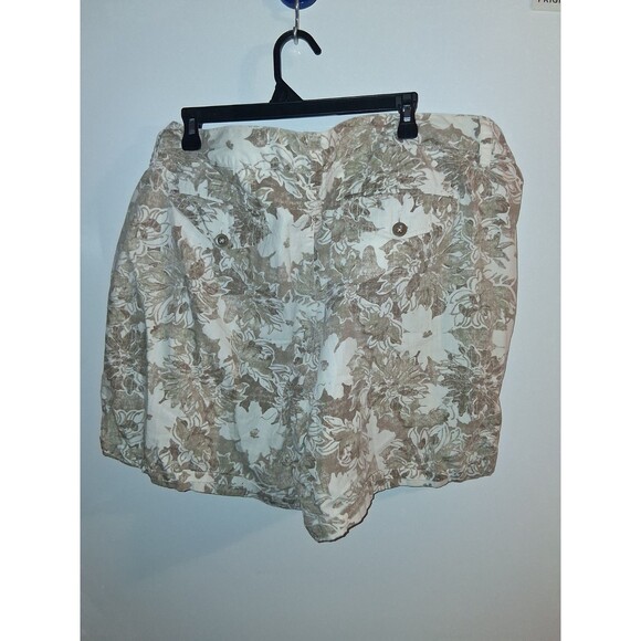 Old Navy Tan Floral Bermuda Shorts Sz 24 - Picture 2 of 3